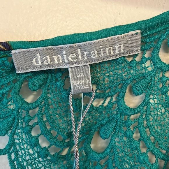 Daniel Rainn women’s 3x Sleeveless Green Blouse Crochet Trim Floral Print NWT - Picture 2 of 8